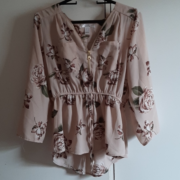 Beautiful never worn blouse - Picture 1 of 2